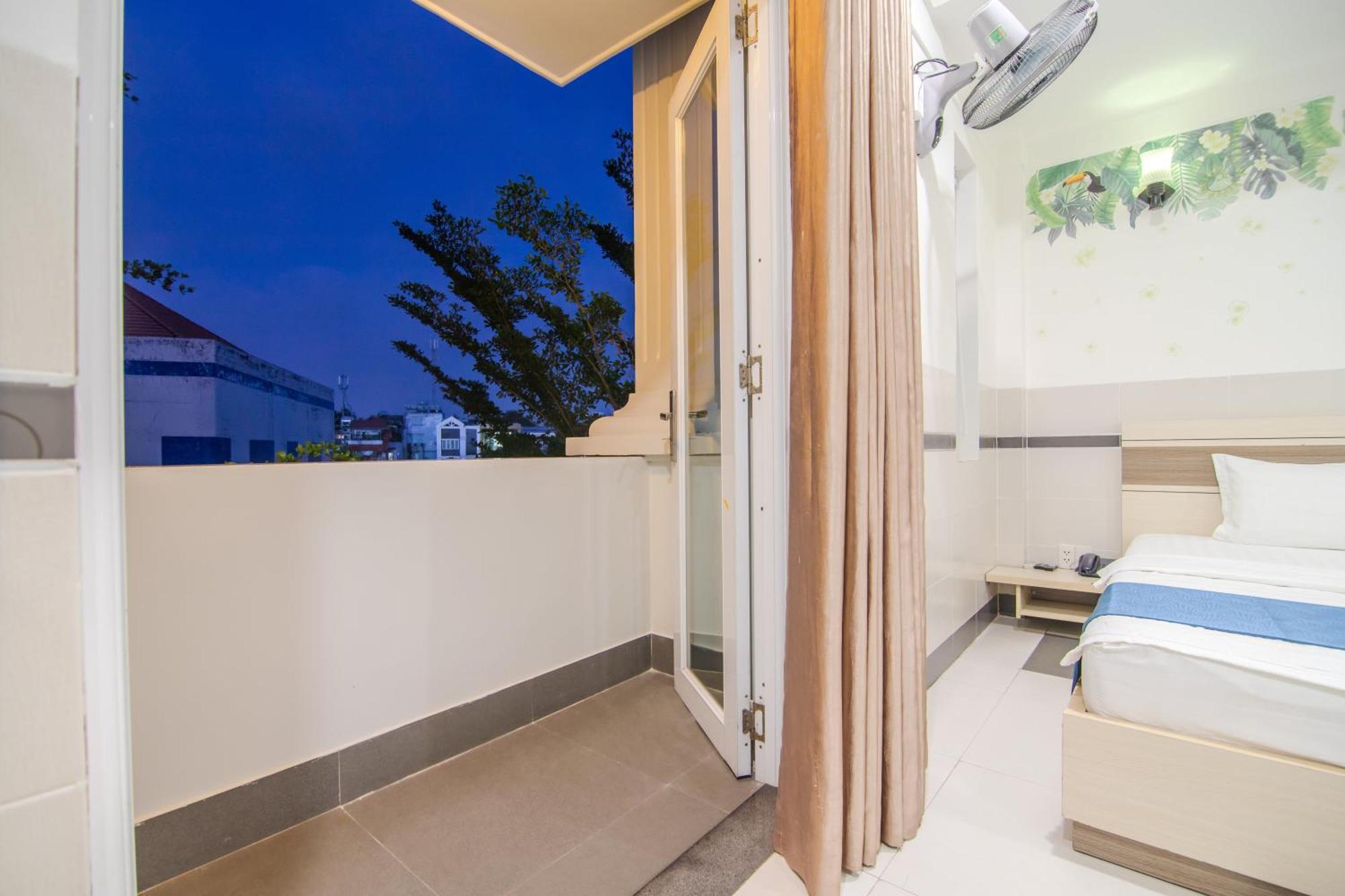 Bin Bin Hotel 5 - Near Lotte Mart D7 Ho Chi Minh City Exterior photo